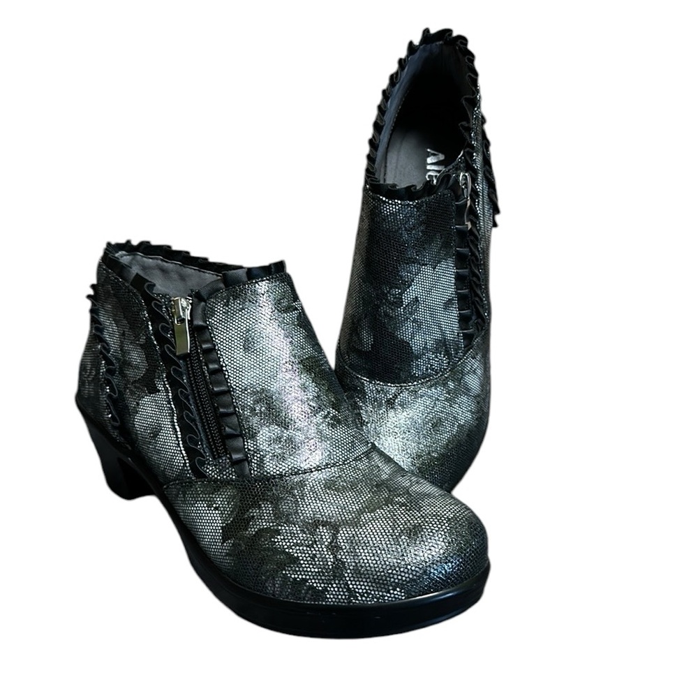 NEW Alegria by PG Lite Hannah Black and Silver Floral Textured Boots Sz 39 9/9.5